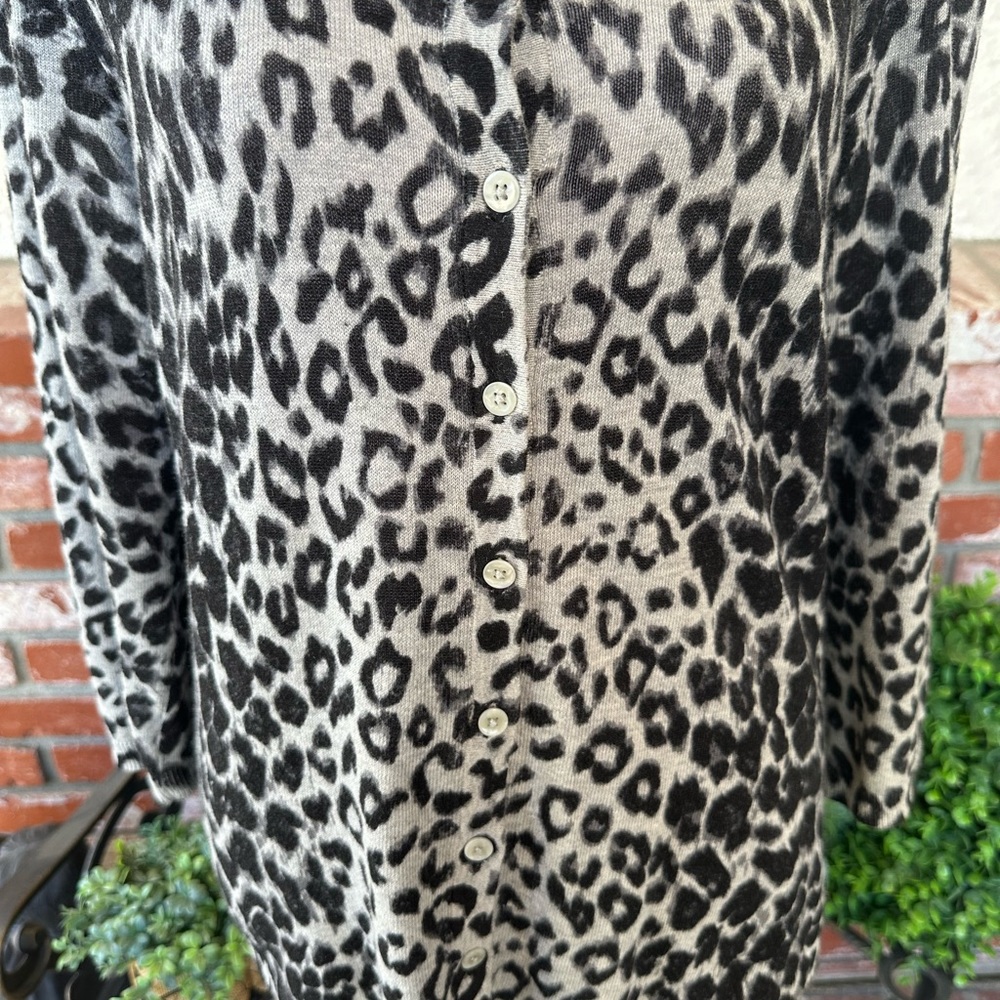 New York & Company Cardigan & Tank Sweater Set; Black & Gray Leopard; Sz Medium - Picture 9 of 16